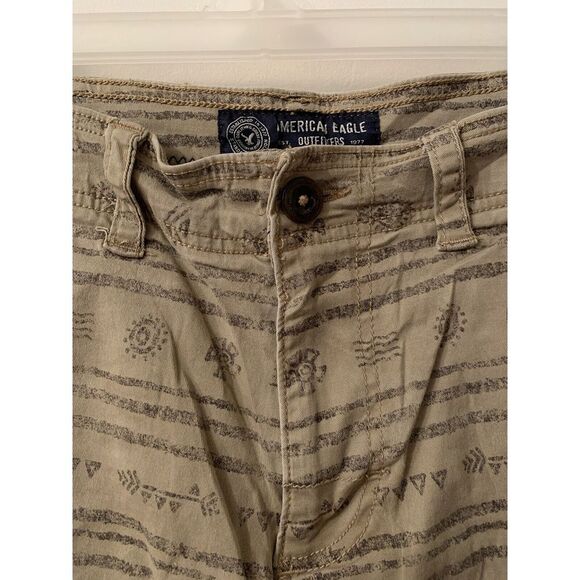 American Eagle Cargo Shorts Men's 32x9 Aztec All Over Print Active Flex Beige - Picture 3 of 13